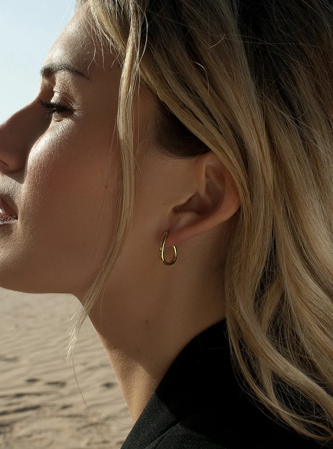 Pendientes Aro | LINEARGENT Pendientes aros pequeños diseño semiabierto y plata lisa bañada en oro