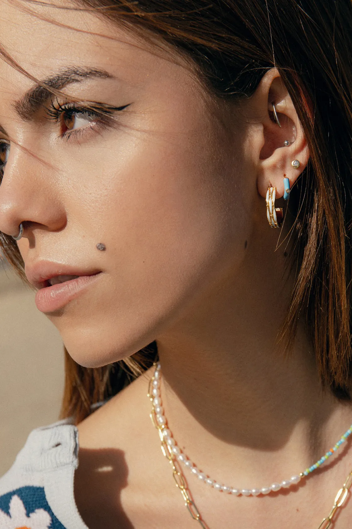 Pendientes Pequeños | Pendientes Aro | LINEARGENT Pendientes aros pequeños esmalte azul claro y circonita central