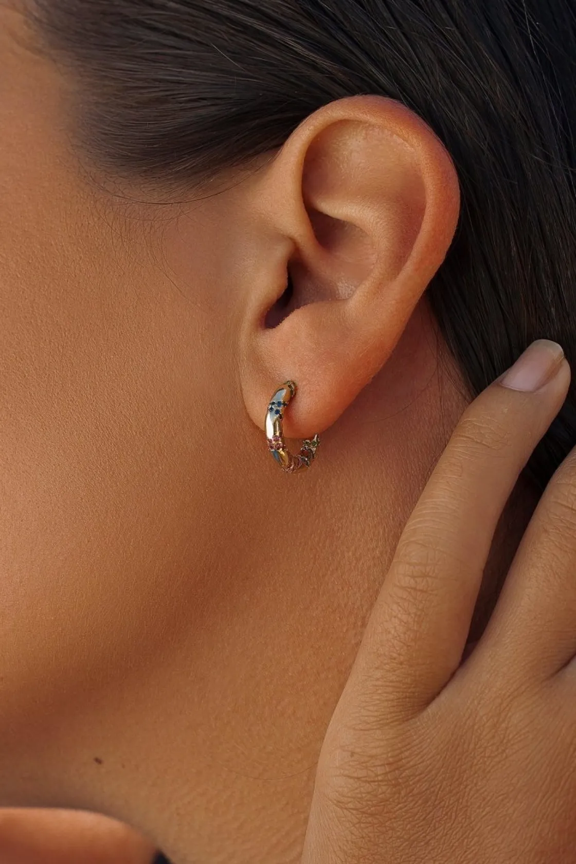 Pendientes Aro | LINEARGENT Pendientes aros pequeños motivo de cenefa y circonitas multicolores