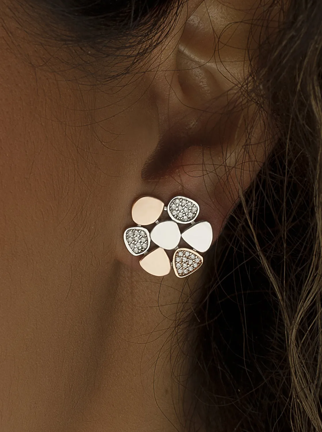Pendientes Bicolor | LINEARGENT Pendientes bicolor con motivo floral de plata lisa y circonita