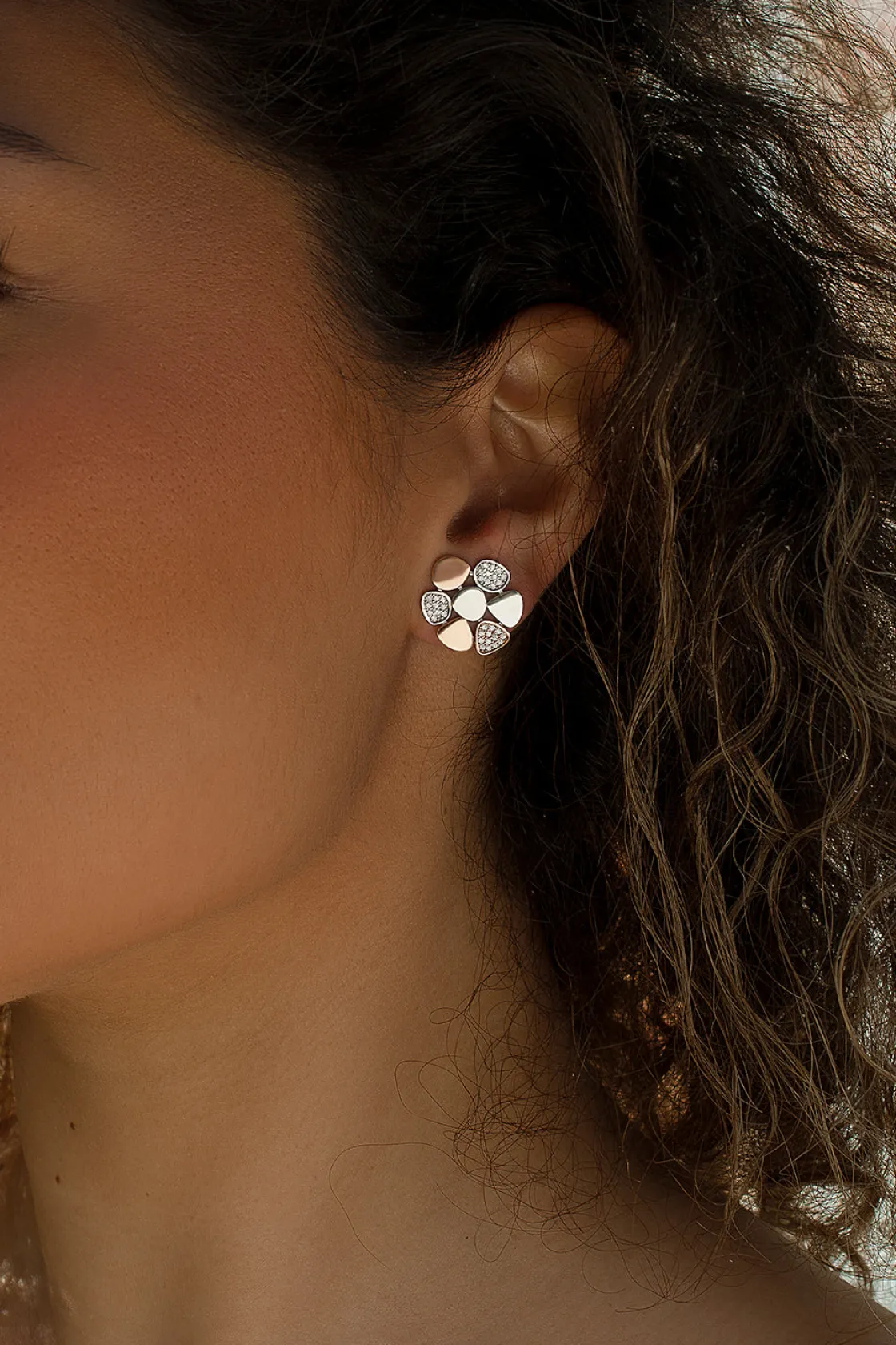 Pendientes Bicolor | LINEARGENT Pendientes bicolor con motivo floral de plata lisa y circonita