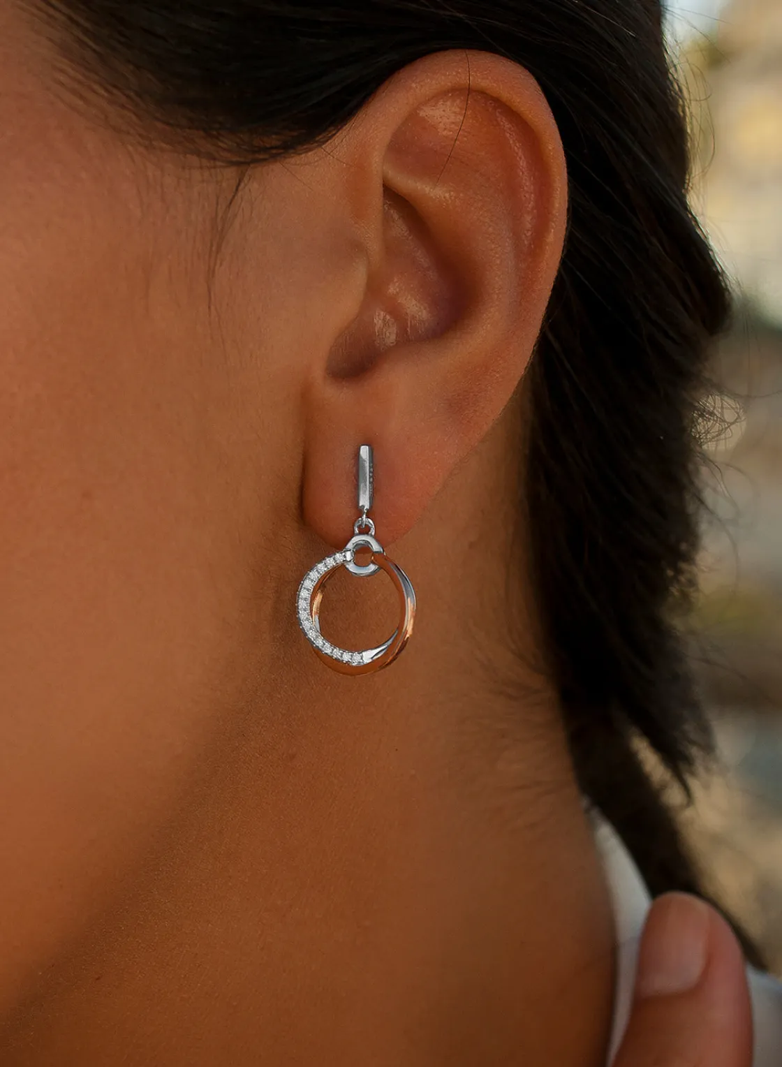 Pendientes Bicolor | LINEARGENT Pendientes bicolor plata y circonitas colgantes con doble aro