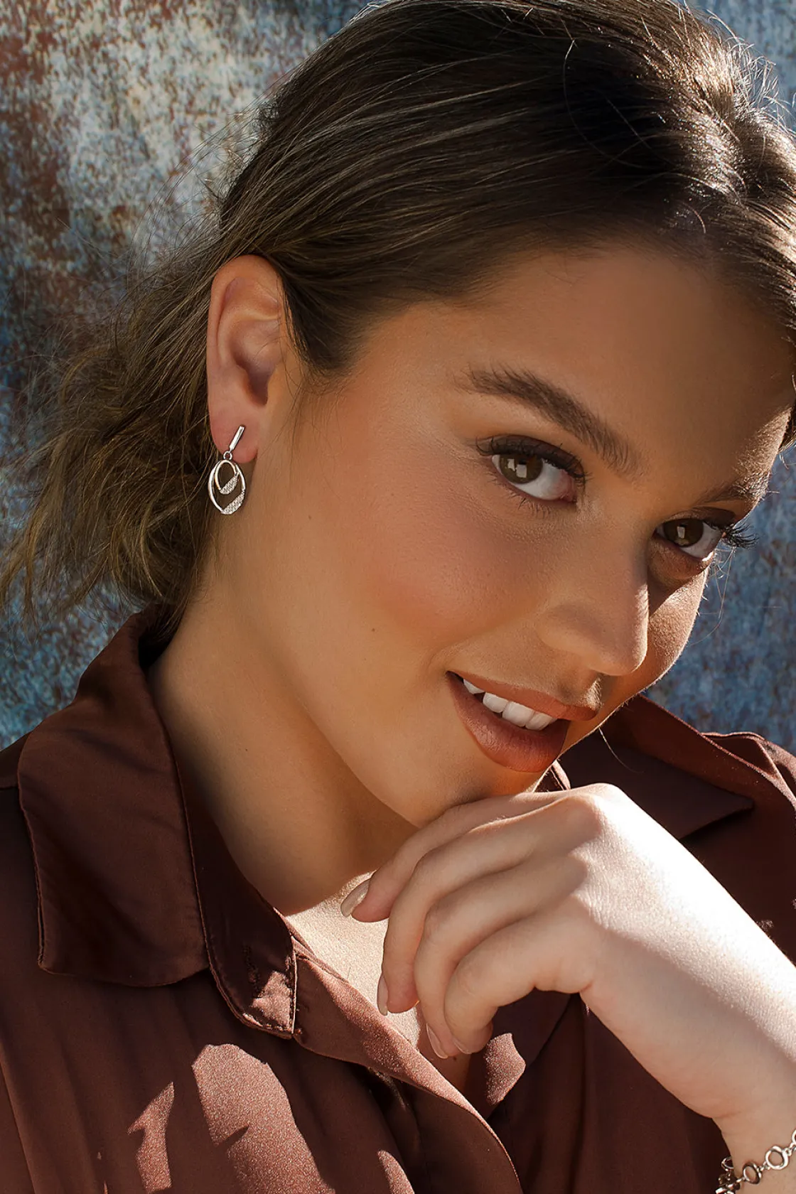Pendientes Bicolor | LINEARGENT Pendientes bicolor plata y circonitas colgantes con detalle en rosa