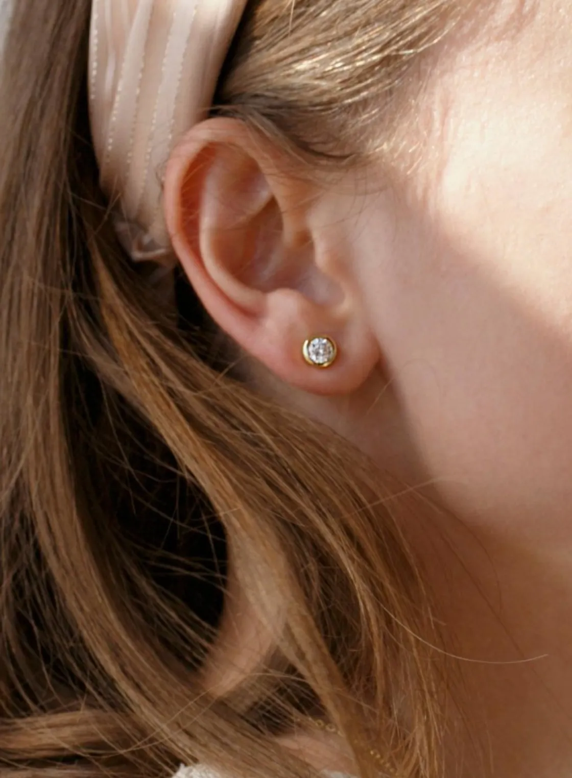 Pendientes Pequeños | LINEARGENT Pendientes botón diseño de circonita bañados en oro