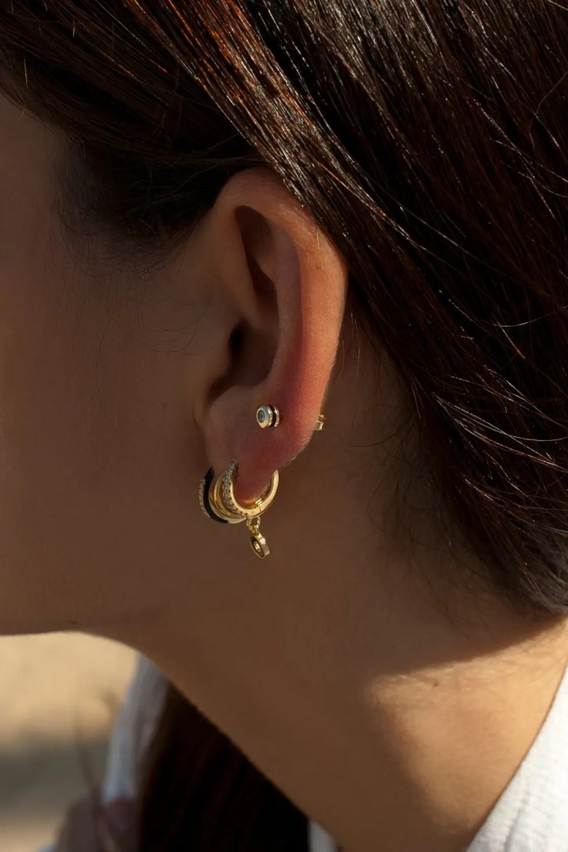 Segundo Pendiente | Pendientes Pequeños | LINEARGENT Pendientes botón diseño esmalte negro combinado con plata y circonita