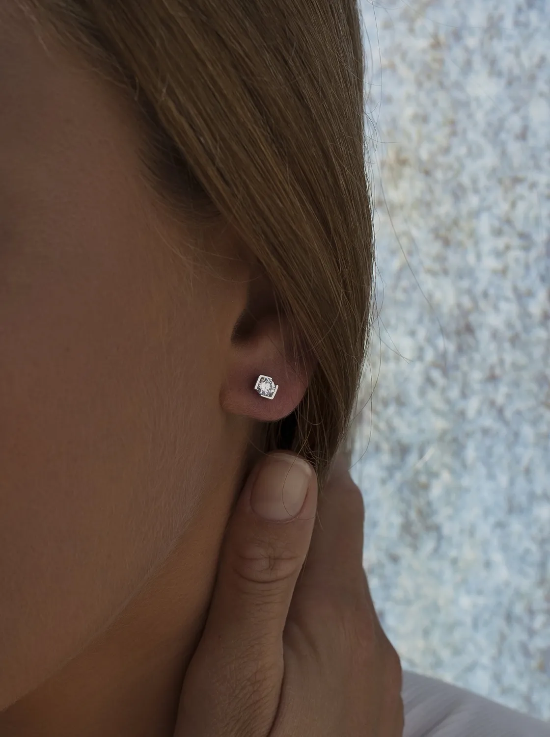 Segundo Pendiente | Pendientes Pequeños | LINEARGENT Pendientes botón diseño grapa con circonita en talla redonda