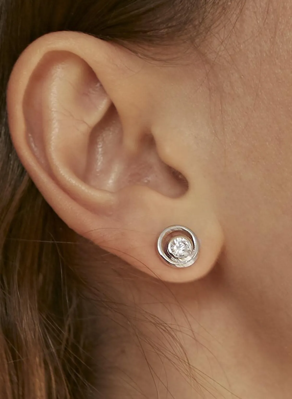 Pendientes Pequeños | LINEARGENT Pendientes botón diseño helice con circonita central