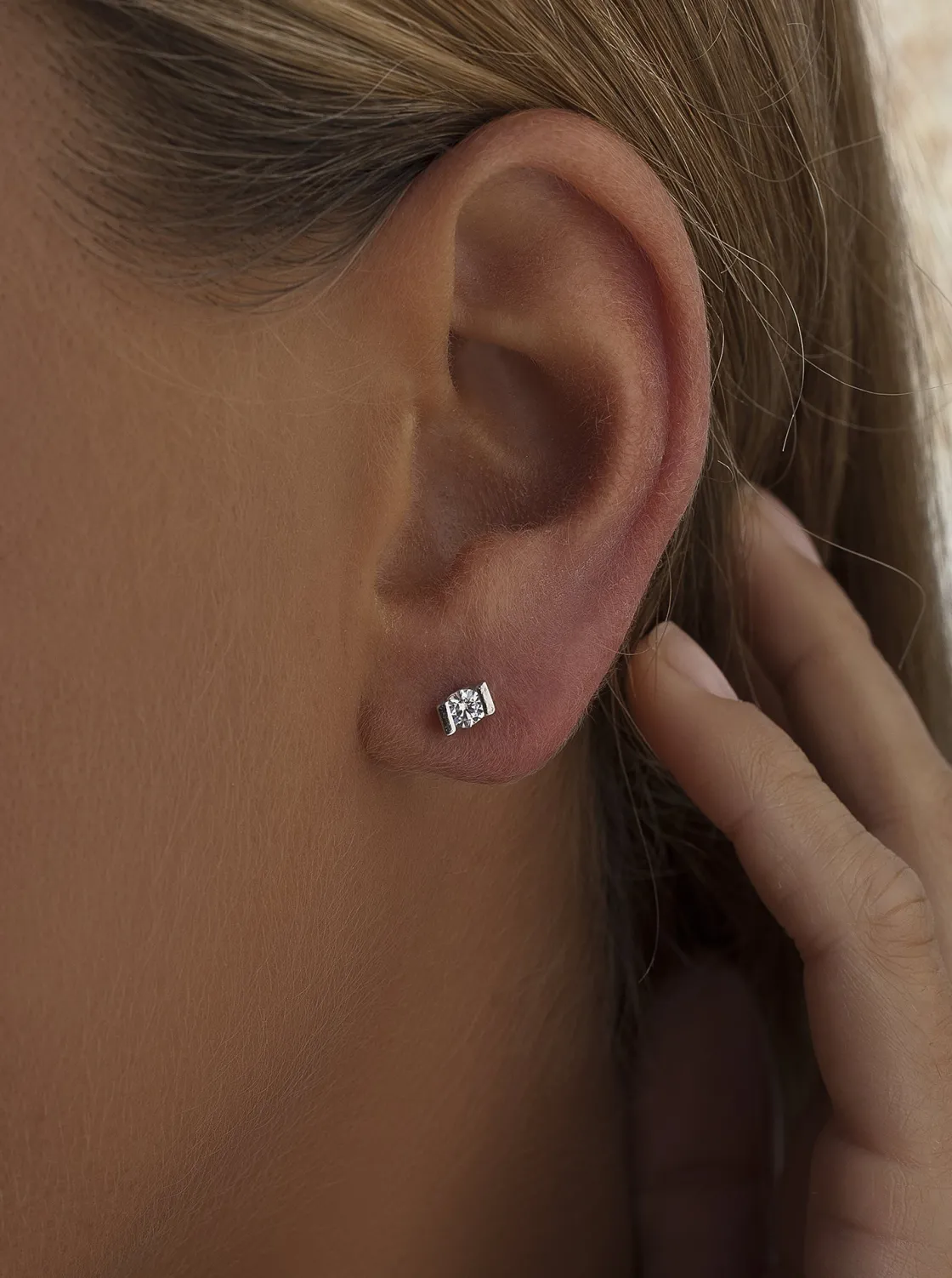 Segundo Pendiente | Pendientes Pequeños | LINEARGENT Pendientes brillantes pequeños diseño de circonita central