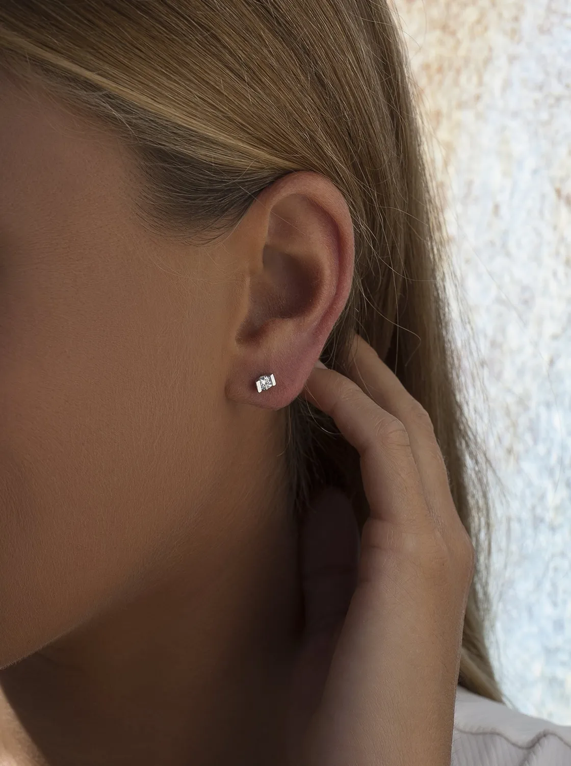 Segundo Pendiente | Pendientes Pequeños | LINEARGENT Pendientes brillantes pequeños diseño de circonita central