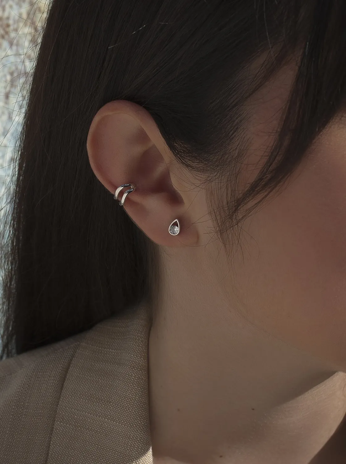 Segundo Pendiente | Pendientes Pequeños | LINEARGENT Pendientes brillantes pequeños diseño lágrima y circonita central