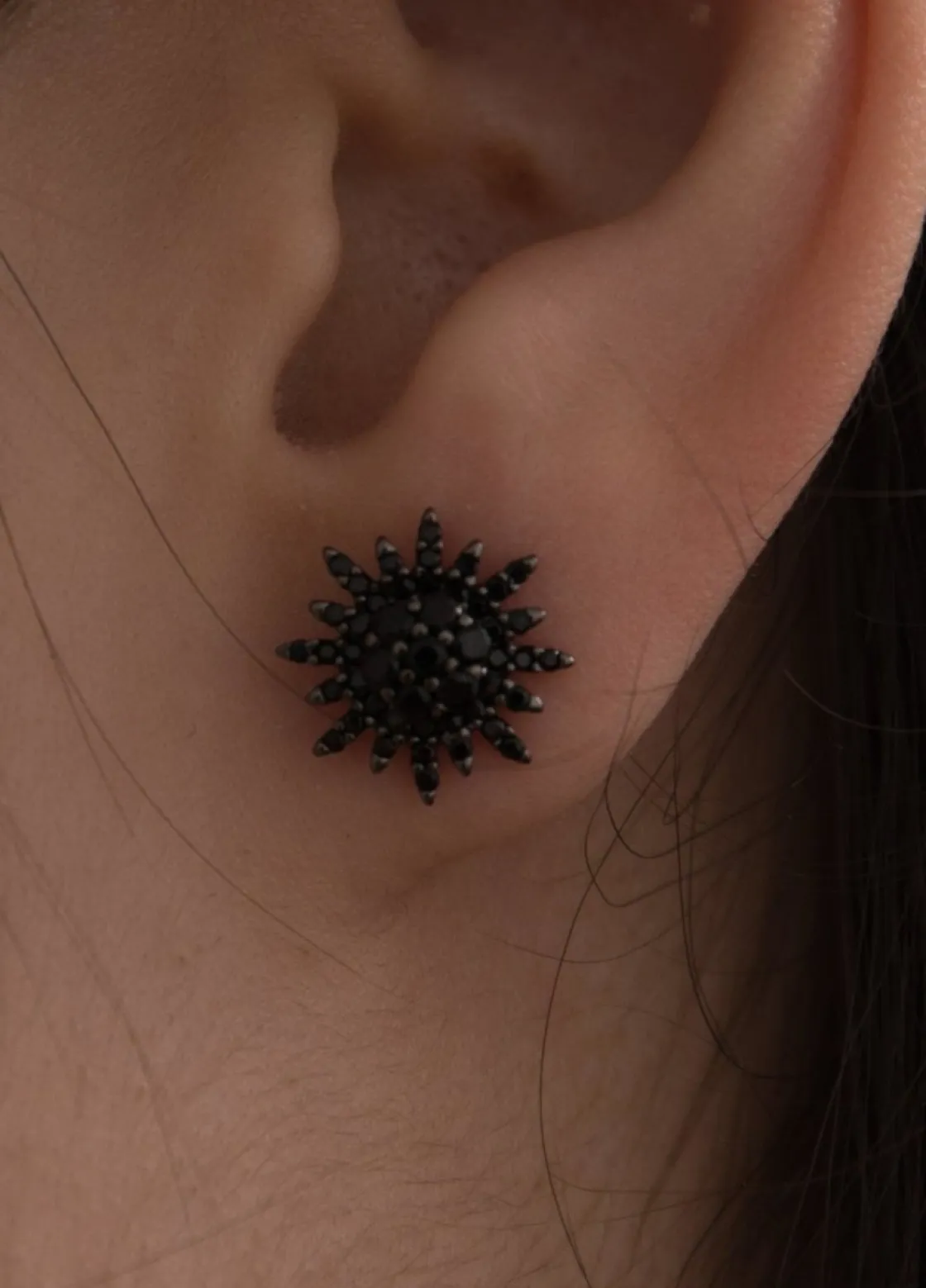 Pendientes Pequeños | LINEARGENT Pendientes brillantes pequeños diseño solar bañados en rutenio