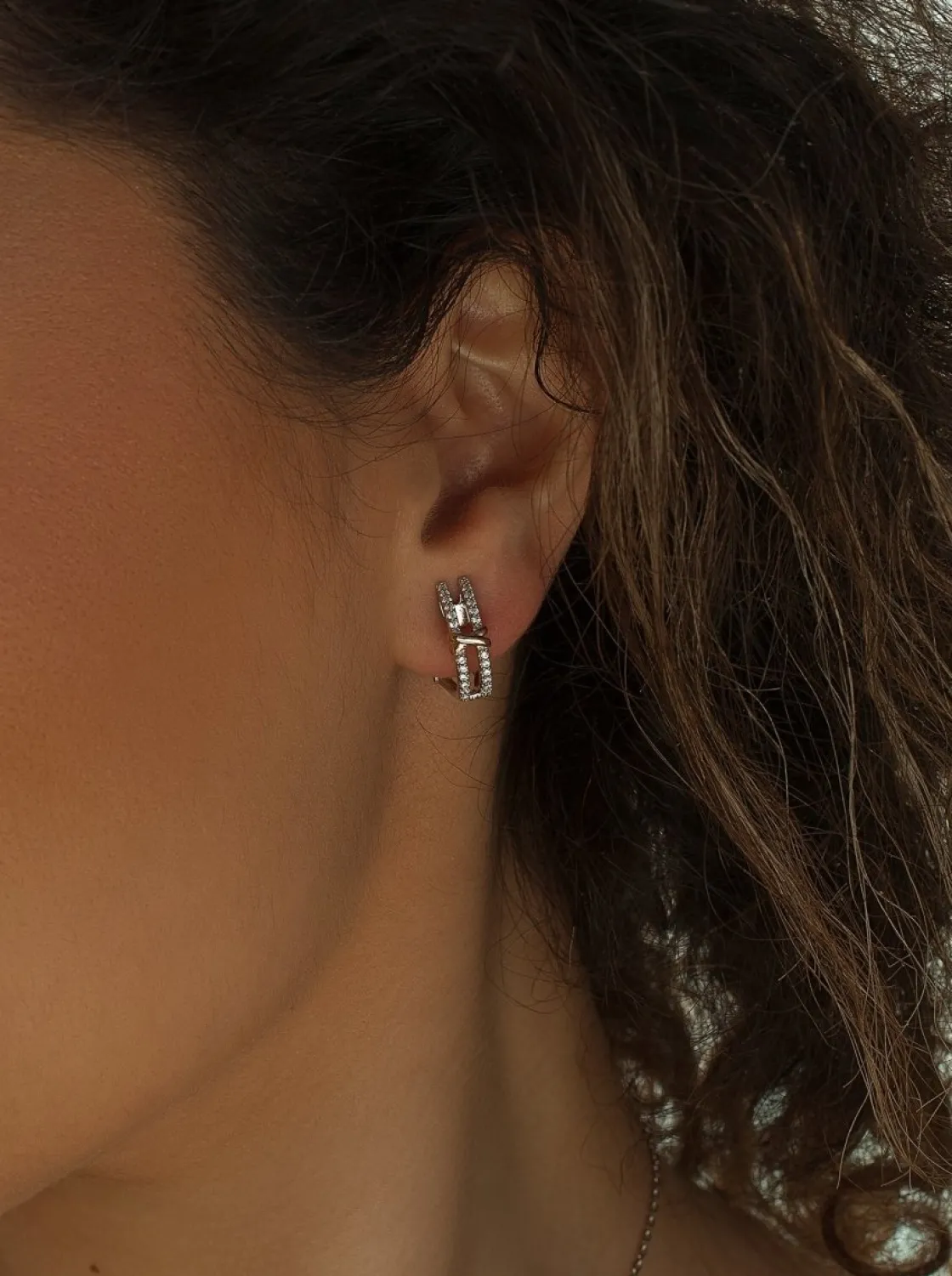 Pendientes Bicolor | Pendientes Cierre Omega | LINEARGENT Pendientes cierre omega con grapa bañada en oro rosa