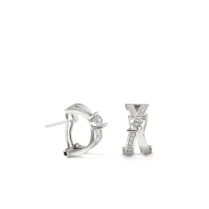 Pendientes Cierre Omega | LINEARGENT Pendientes cierre omega de diseño cruzado y circonitas