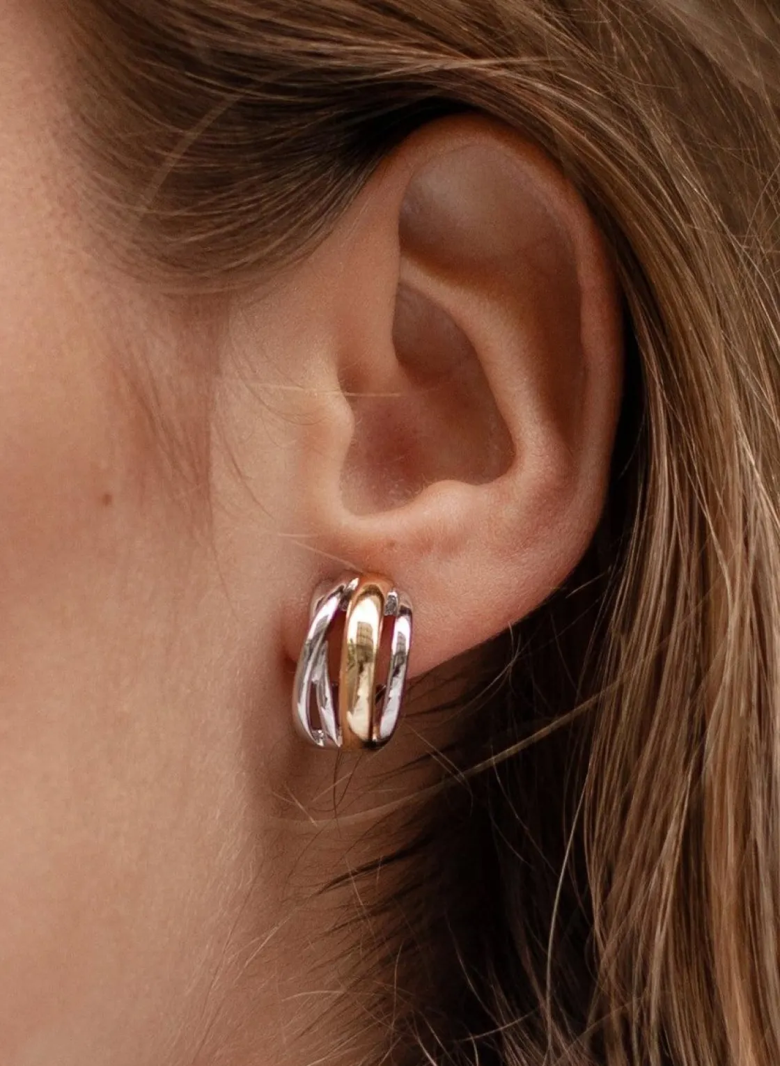 Pendientes Bicolor | Pendientes Cierre Omega | LINEARGENT Pendientes cierre omega diseño de tres carriles bicolores