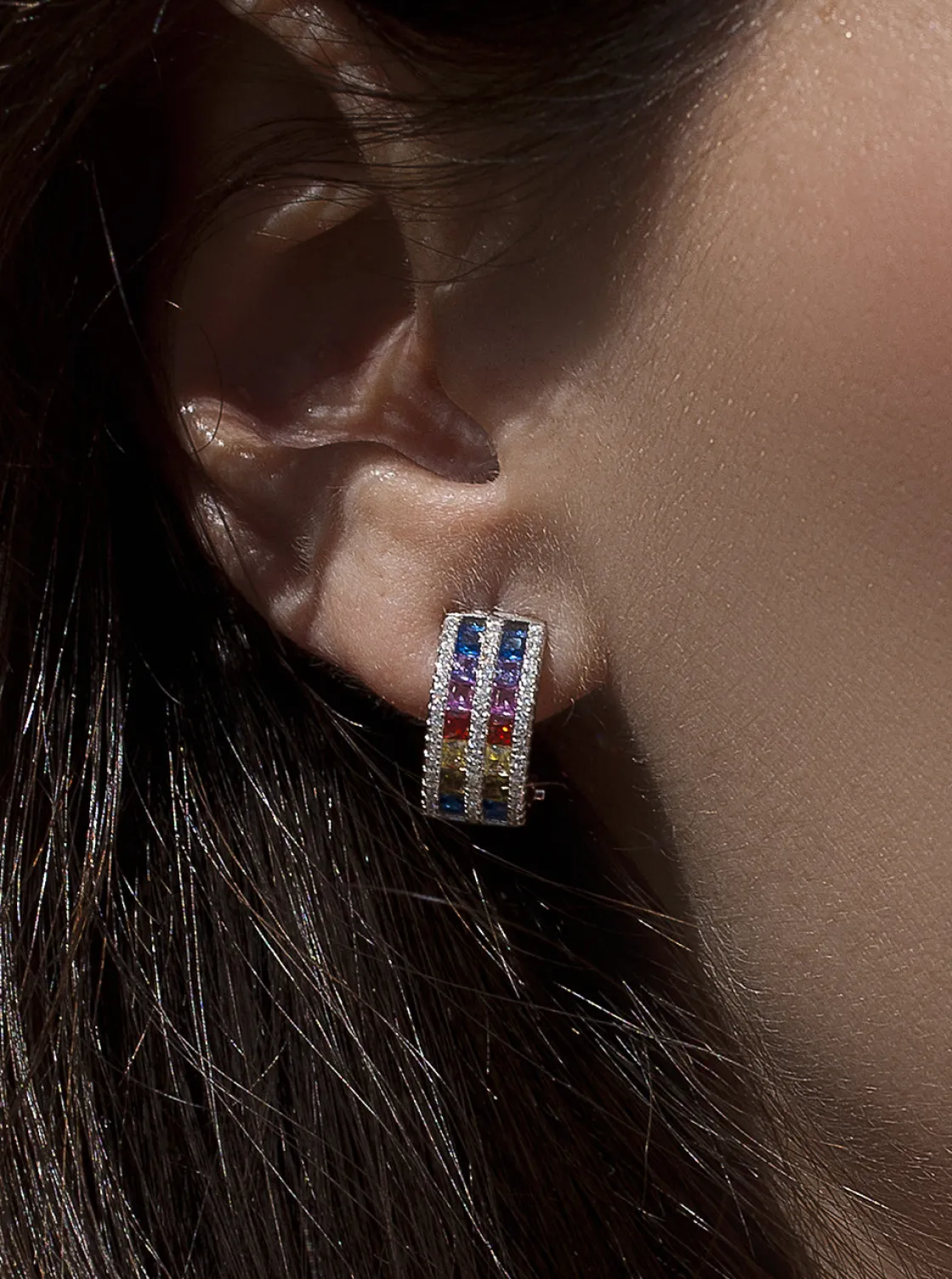 Pendientes De Piedras De Colores | Pendientes Cierre Omega | LINEARGENT Pendientes cierre omega diseño doble raíl multicolor
