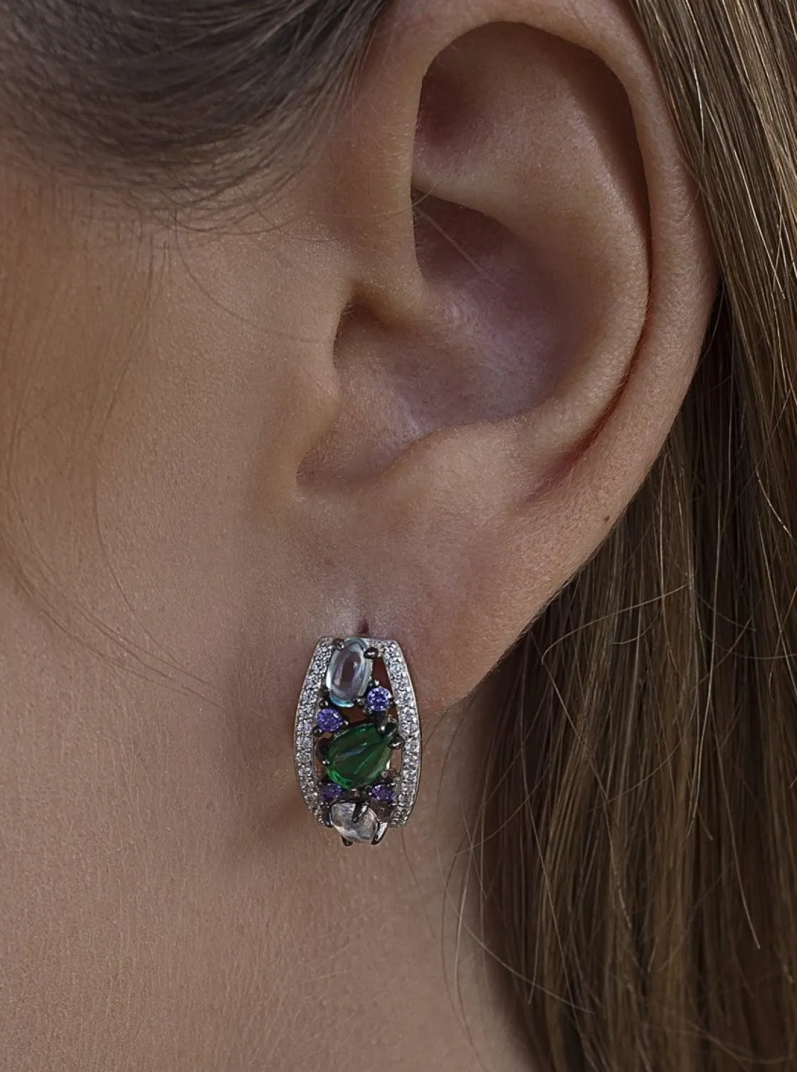 Pendientes De Piedras De Colores | Pendientes Cierre Omega | LINEARGENT Pendientes cierre omega diseño mosaico con circonitas
