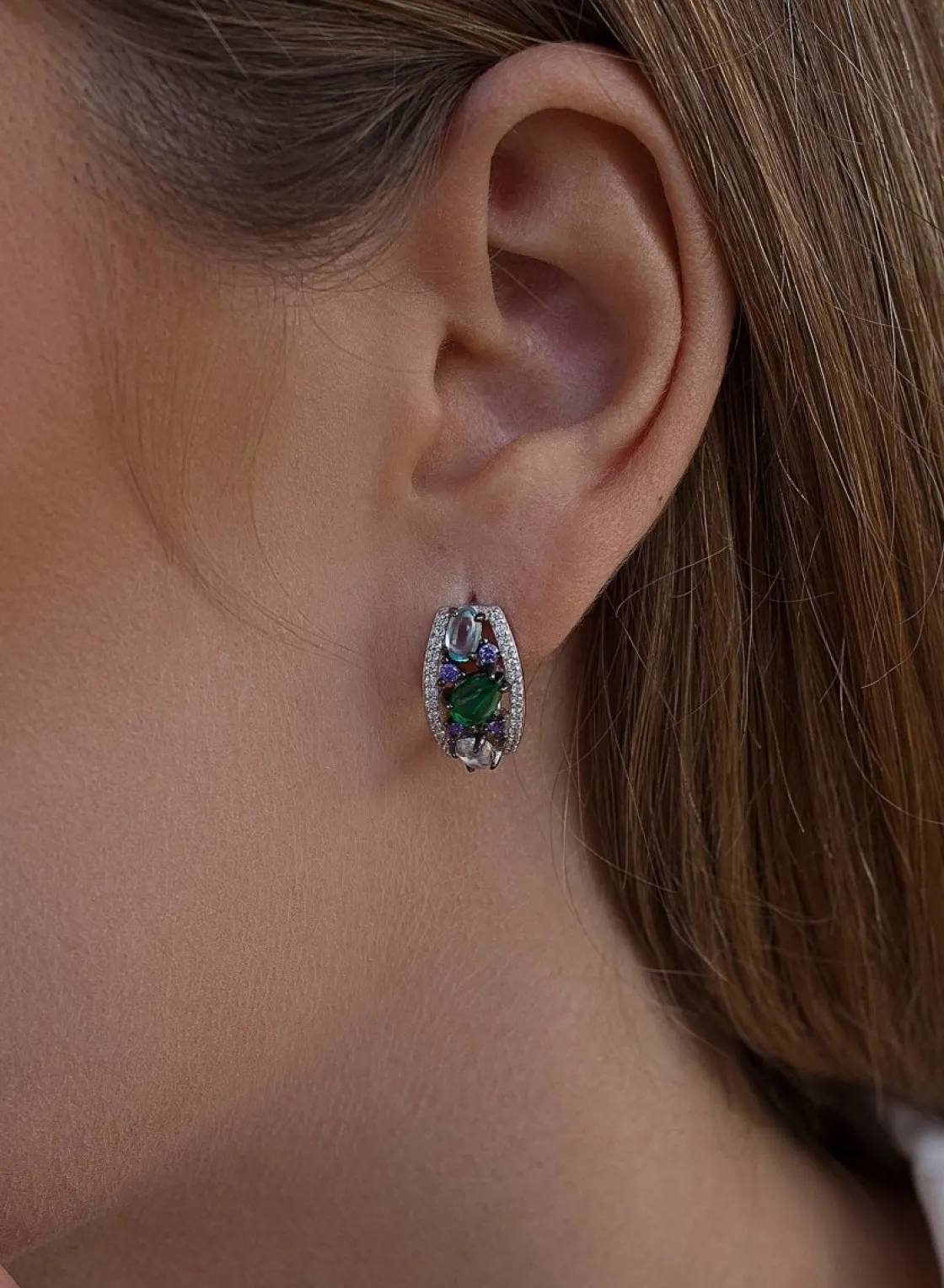 Pendientes De Piedras De Colores | Pendientes Cierre Omega | LINEARGENT Pendientes cierre omega diseño mosaico con circonitas