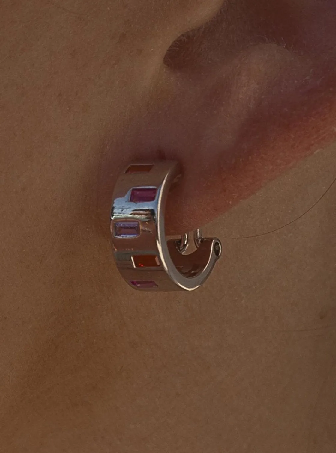 Pendientes Cierre Omega | LINEARGENT Pendientes cierre omega diseño multicolor de plata lisa