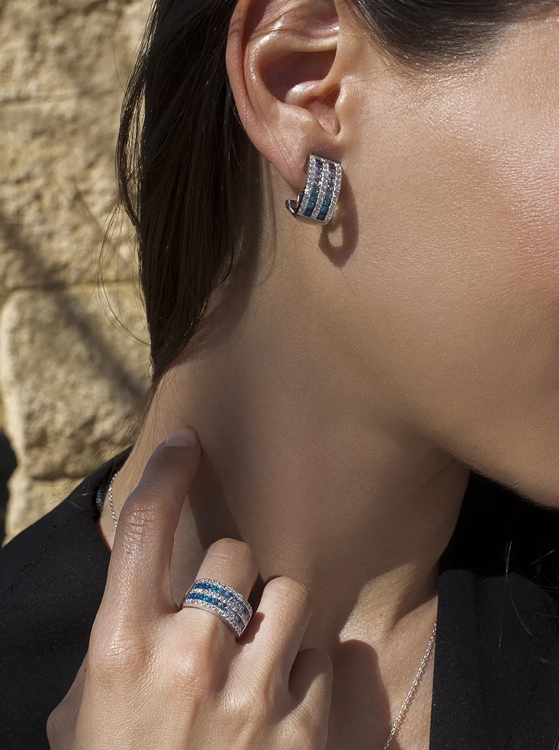 Pendientes De Piedras De Colores | Pendientes Cierre Omega | LINEARGENT Pendientes cierre omega gemas tonos azules y circonitas
