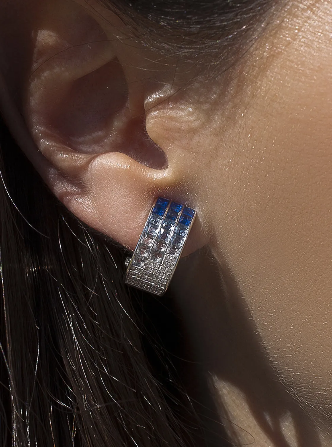Pendientes De Piedras De Colores | Pendientes Cierre Omega | LINEARGENT Pendientes cierre omega triple raíl tonos azules