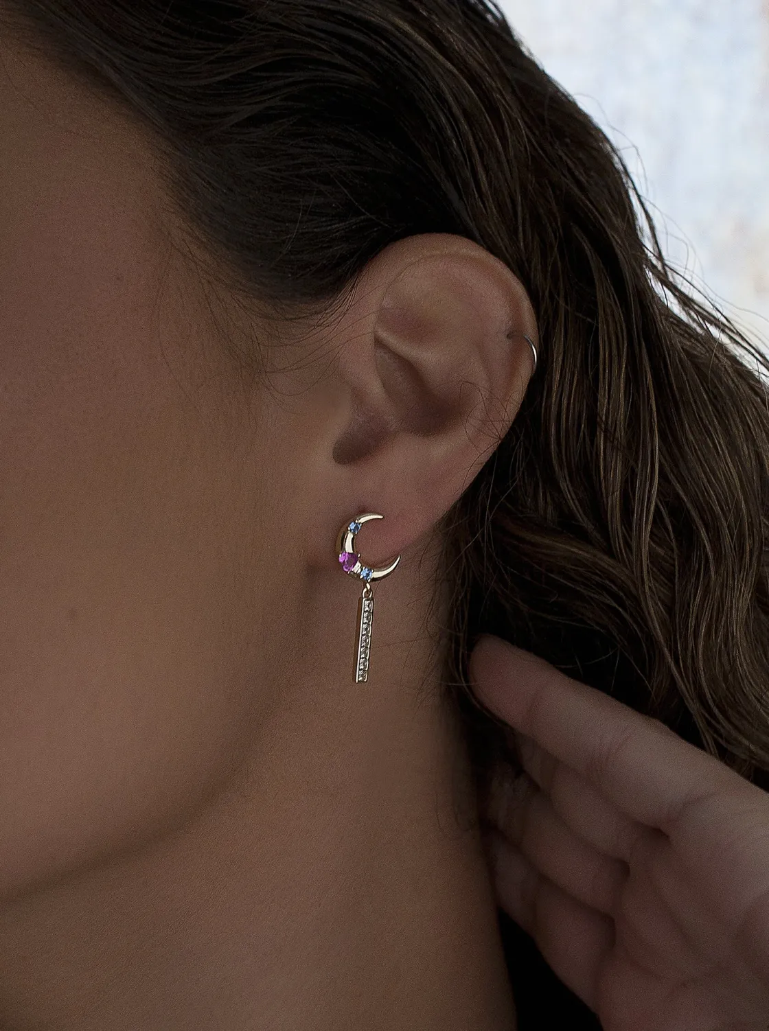 Pendientes Con Colgantes | LINEARGENT Pendientes con colgantes diseño lunar con gemas de colores