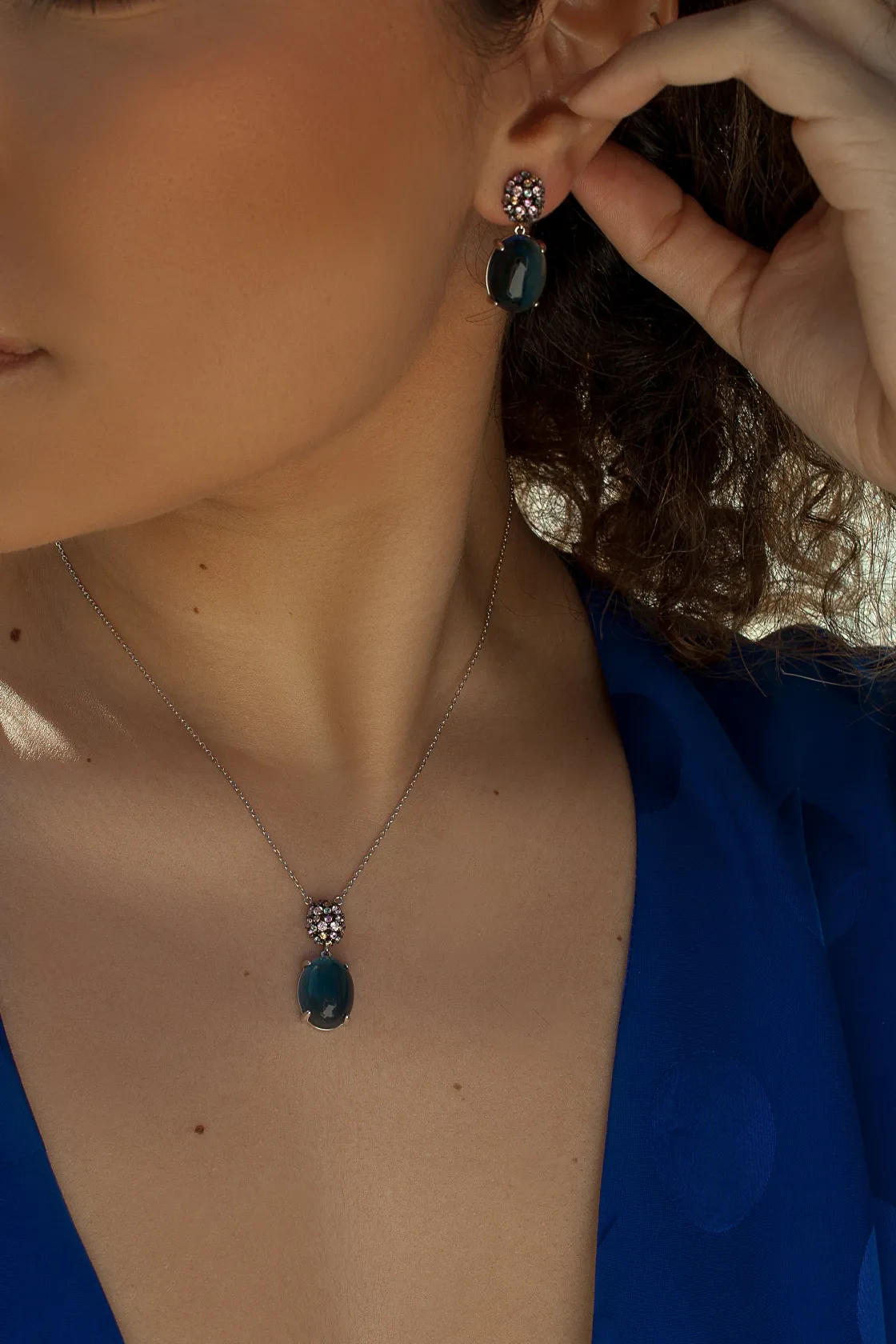 Pendientes De Piedras De Colores | LINEARGENT Pendientes con colgantes estilo cabouchón y circonitas