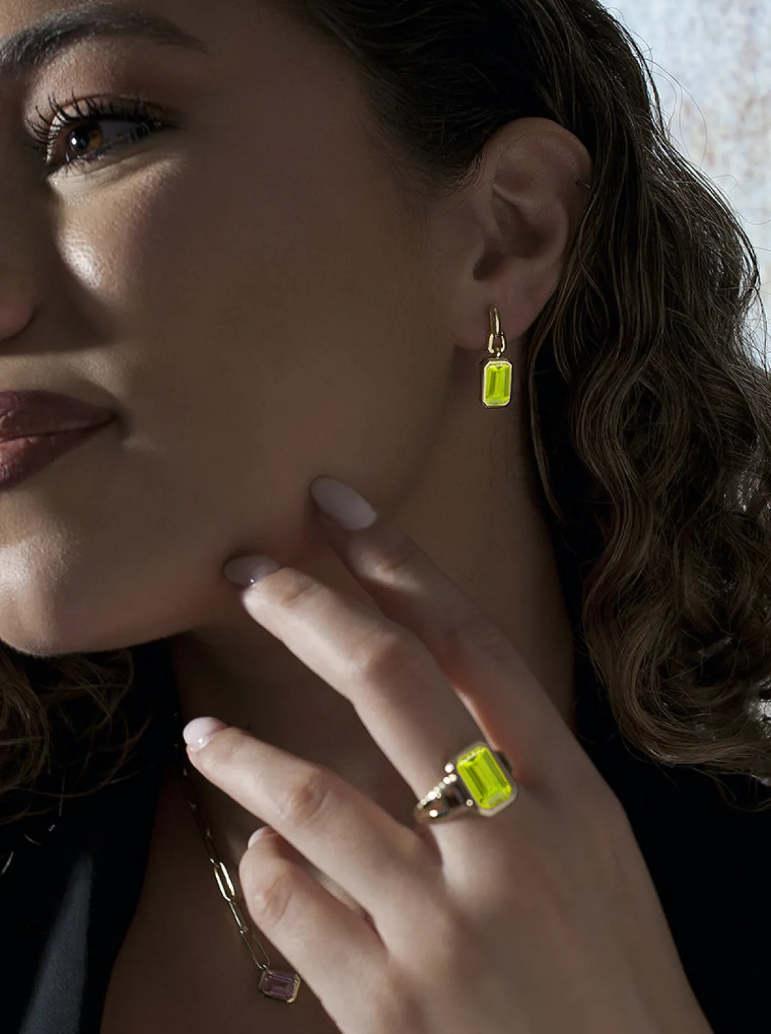 Pendientes De Piedras De Colores | LINEARGENT Pendientes con colgantes talla radiante en tono lima