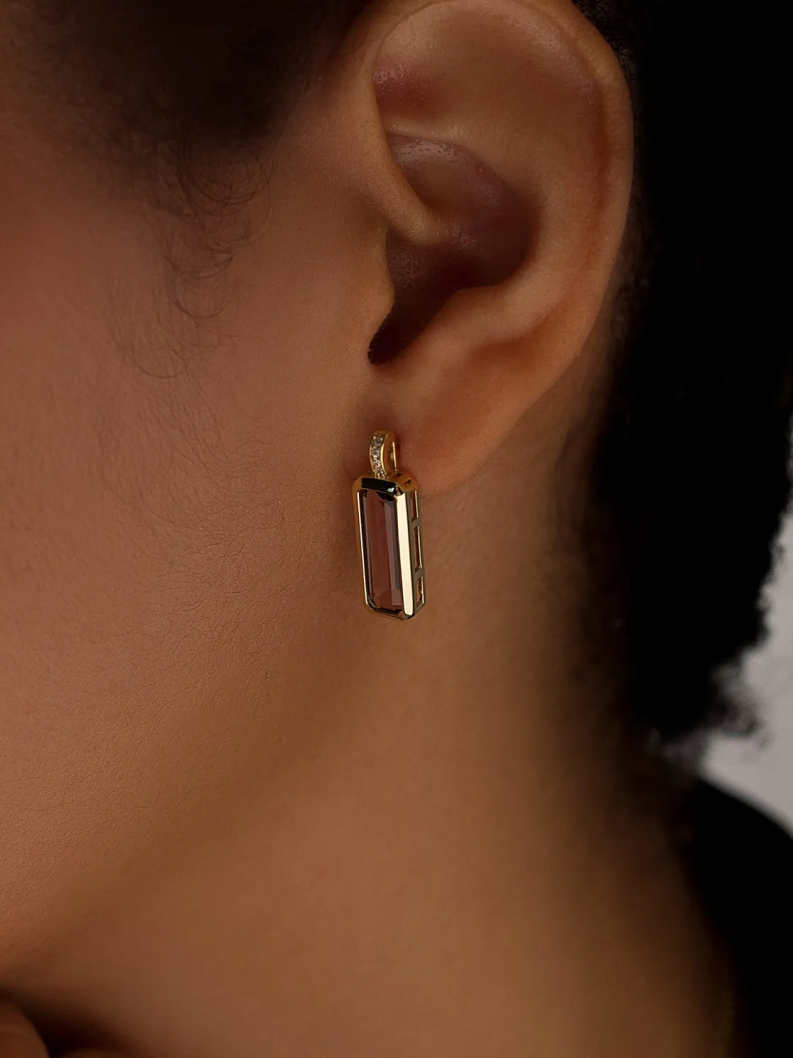Pendientes De Piedras De Colores | LINEARGENT Pendientes con piedras talla radiante tono rosa