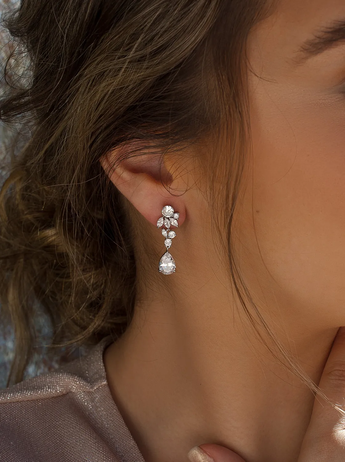 Pendientes Largos | LINEARGENT Pendientes de novia pequeños diseño floral con circonitas
