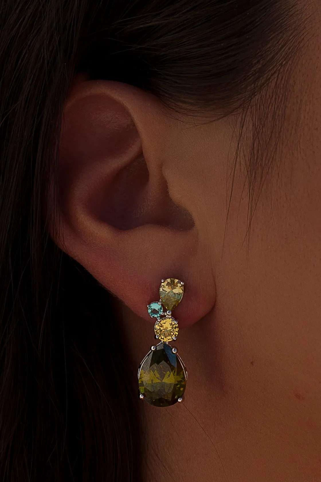Pendientes Largos | Pendientes De Piedras De Colores | LINEARGENT Pendientes de piedras de colores diseño gemas talla redonda y pera