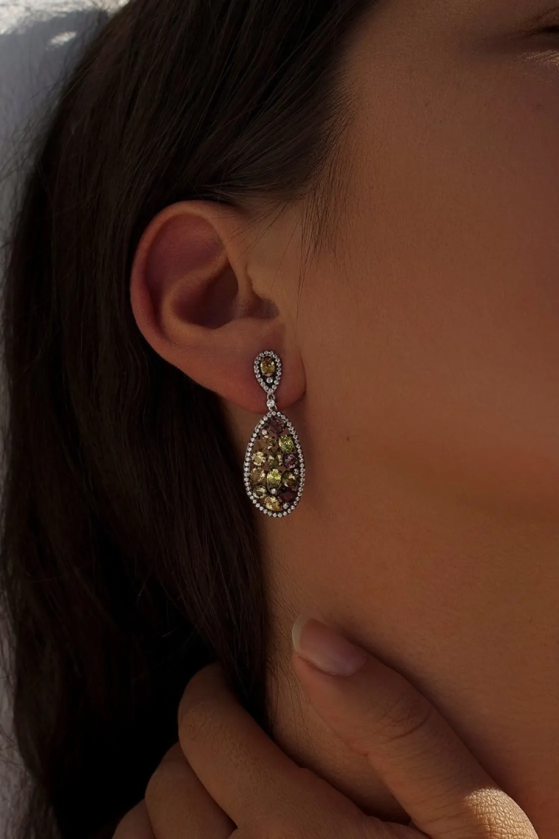 Pendientes Largos | Pendientes De Piedras De Colores | LINEARGENT Pendientes de piedras de colores estilo curvilíneo con circontias
