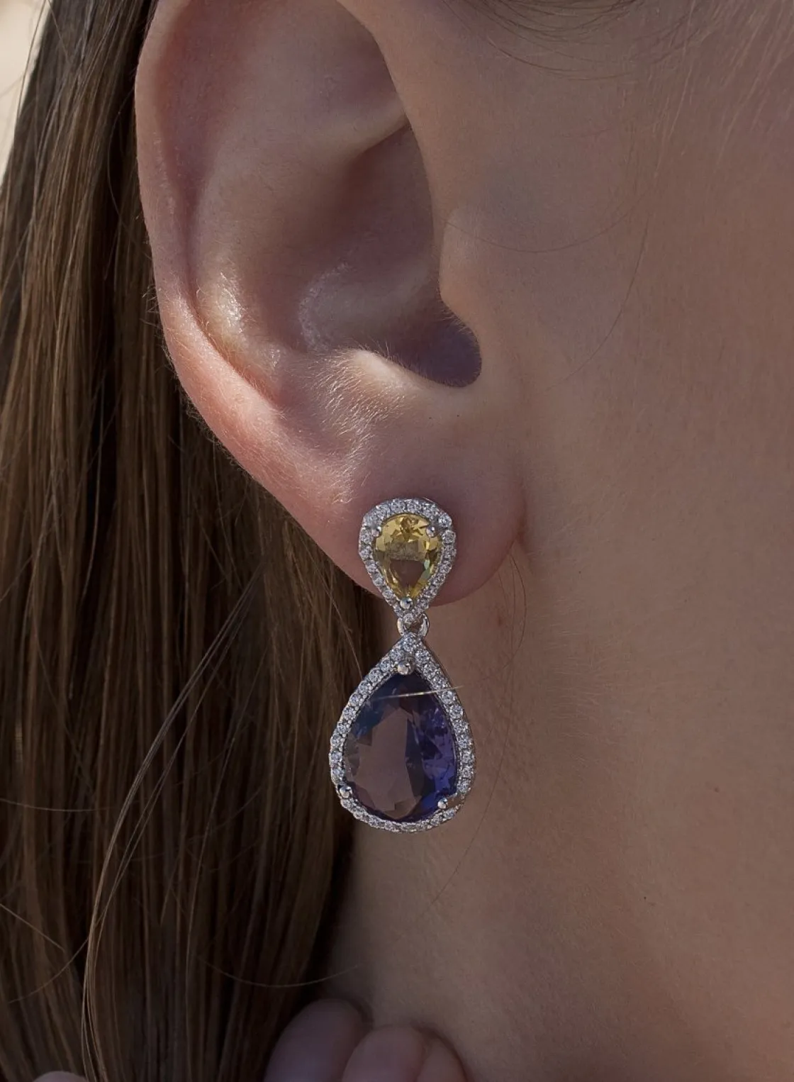 Pendientes De Piedras De Colores | LINEARGENT Pendientes de piedras de colores oscuros diseño lágrima con circonitas