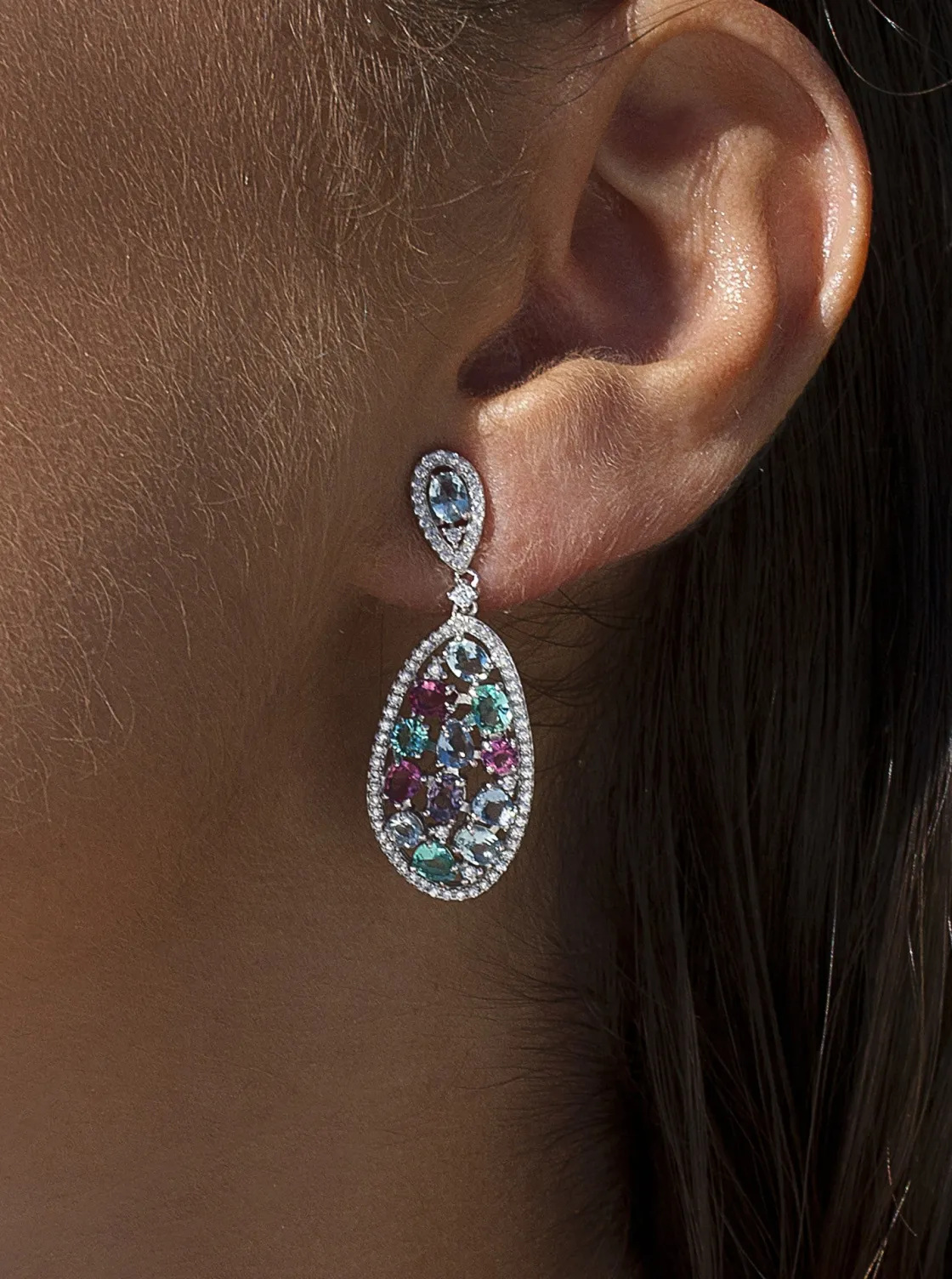 Pendientes De Piedras De Colores | LINEARGENT Pendientes de piedras de colores tonos verdes estilo curvilíneo