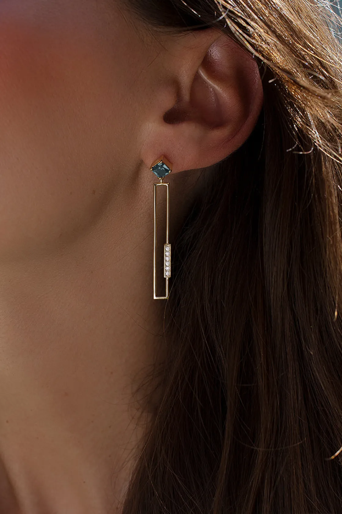 Pendientes Largos | LINEARGENT Pendientes largos diseño rectangular gemas tono pistacho