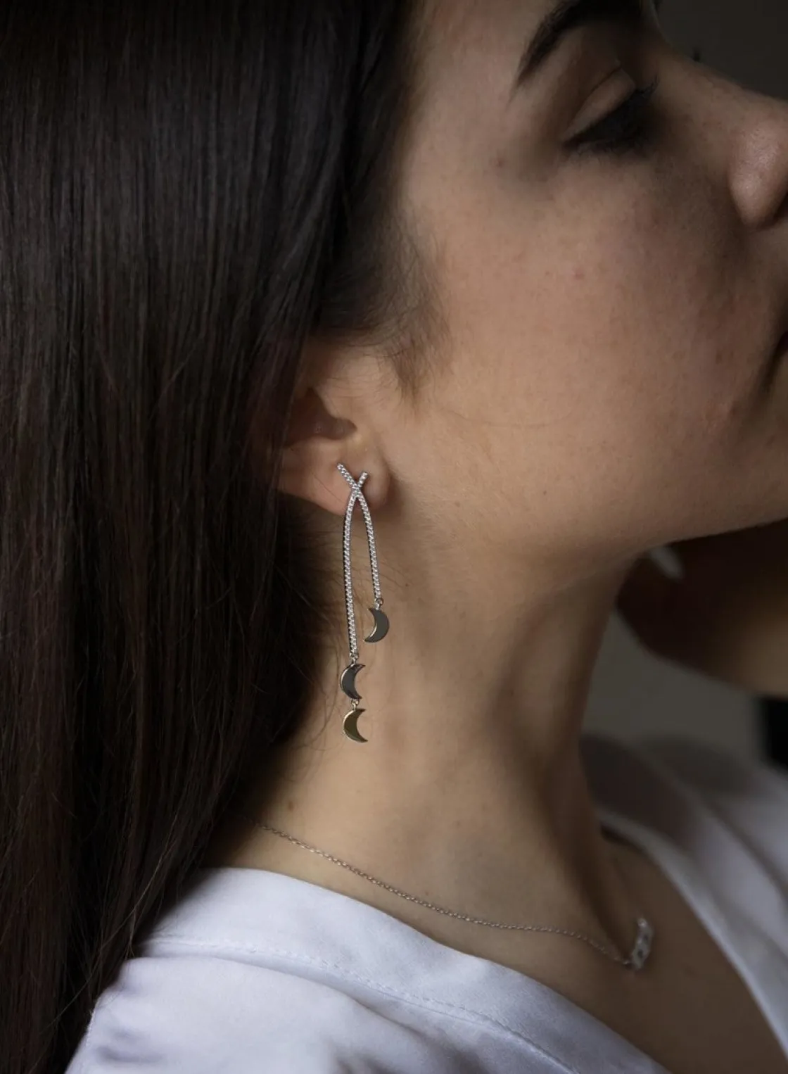 Pendientes Largos | LINEARGENT Pendientes largos finos doble raíl y charm de luna