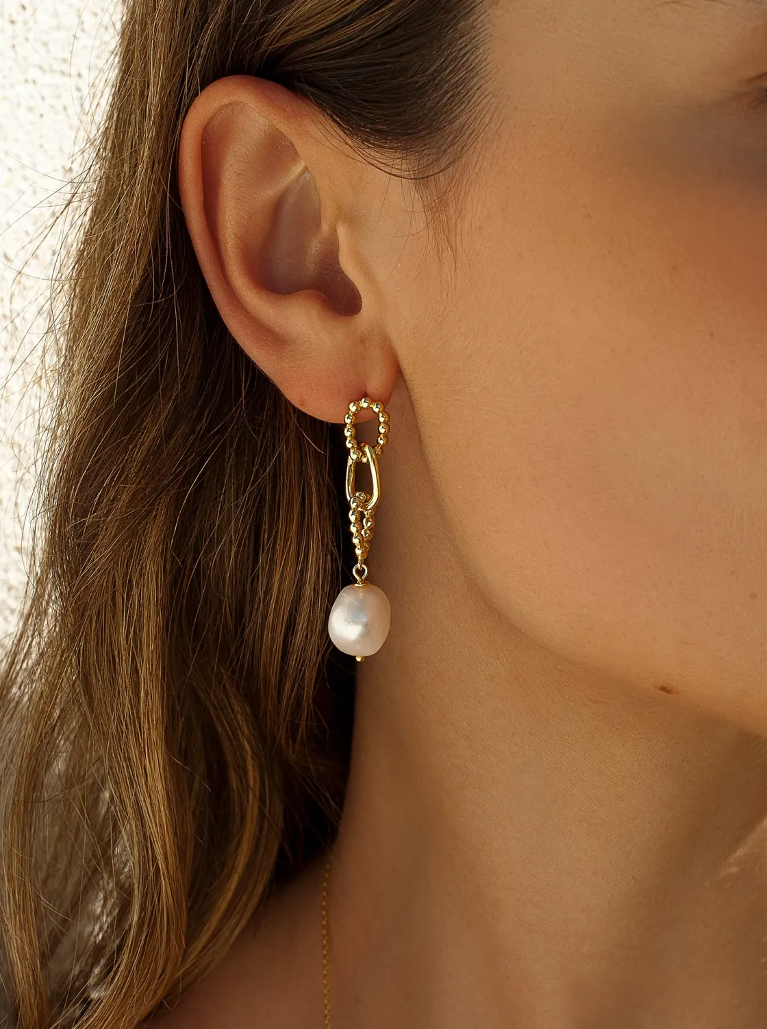 Pendientes Largos | Pendientes Perlas | LINEARGENT Pendientes largos perlas diseño de eslabones dorados