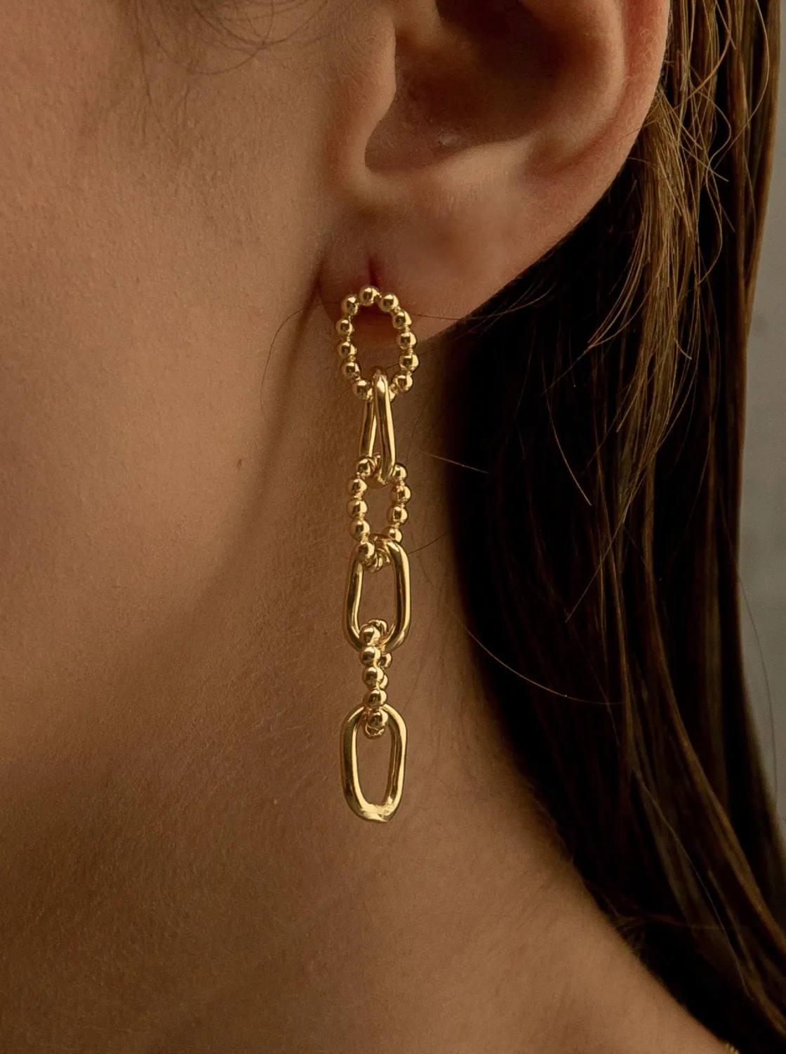Pendientes Largos | Pendientes Perlas | LINEARGENT Pendientes largos perlas diseño de eslabones dorados