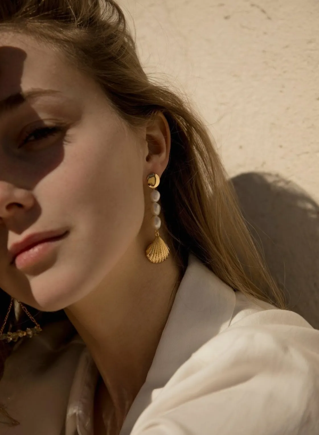 Pendientes Largos | LINEARGENT Pendientes largos plata de perlas y diseño concha baño en oro