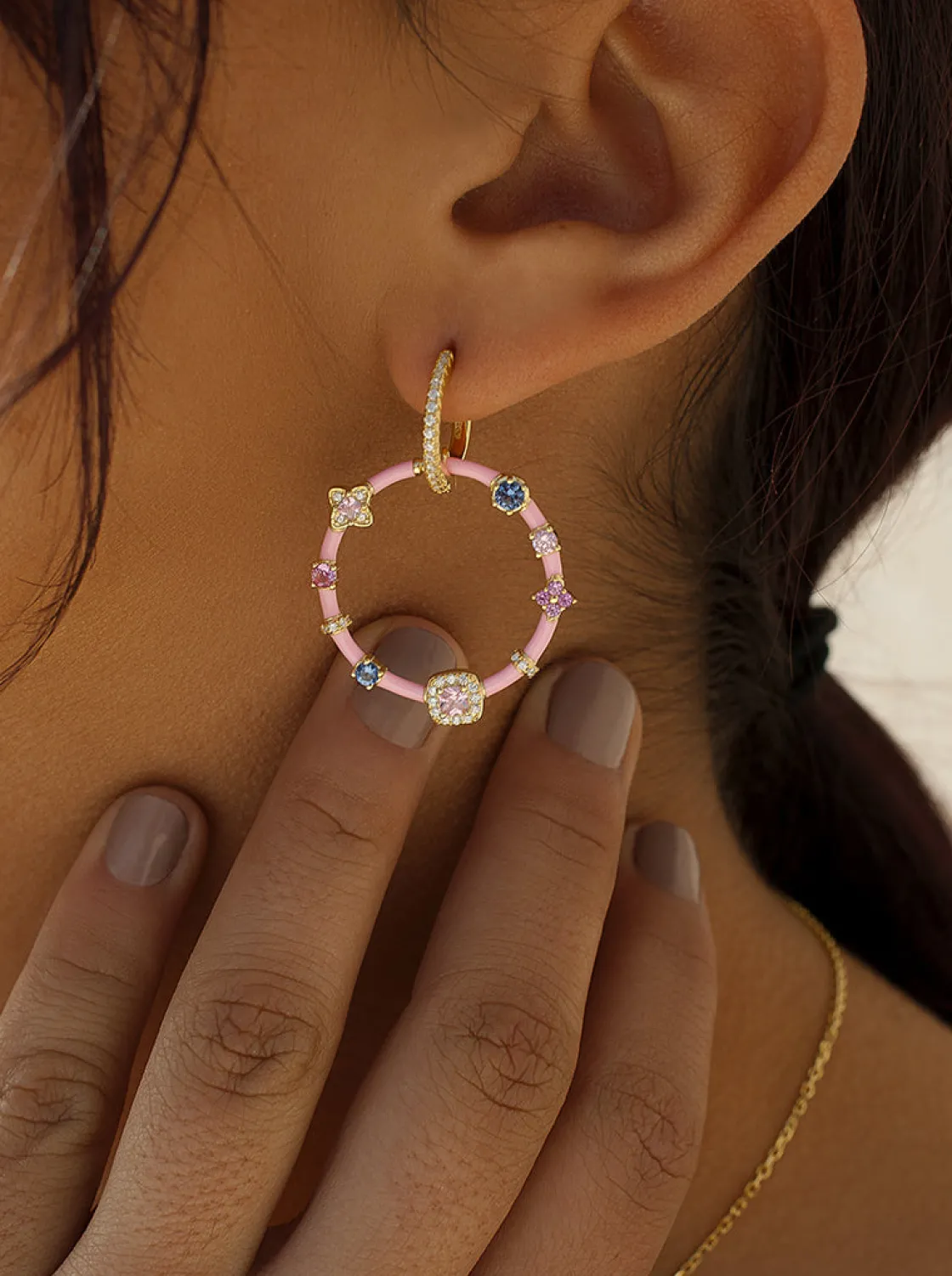 Pendientes Originales | LINEARGENT Pendientes originales con gemas estilo aro de esmalte rosa