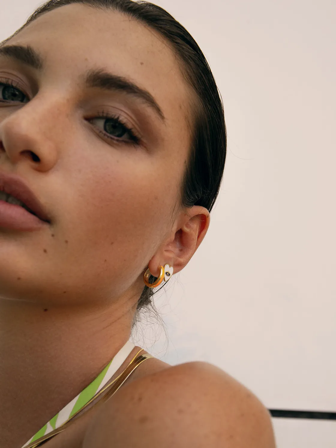 Pendientes Pequeños | LINEARGENT Pendientes originales diseño corazón con esmalte blanco