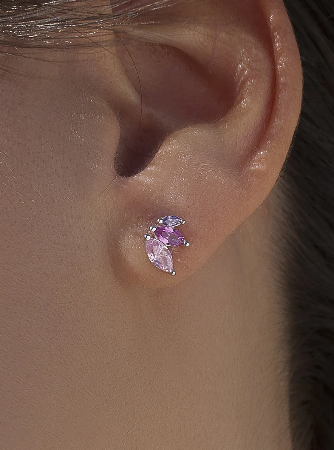 Pendientes Pequeños | LINEARGENT Pendientes pequeños con gemas en tonos rosados