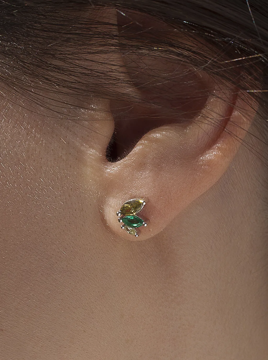 Pendientes Pequeños | LINEARGENT Pendientes pequeños con gemas en tonos verdes