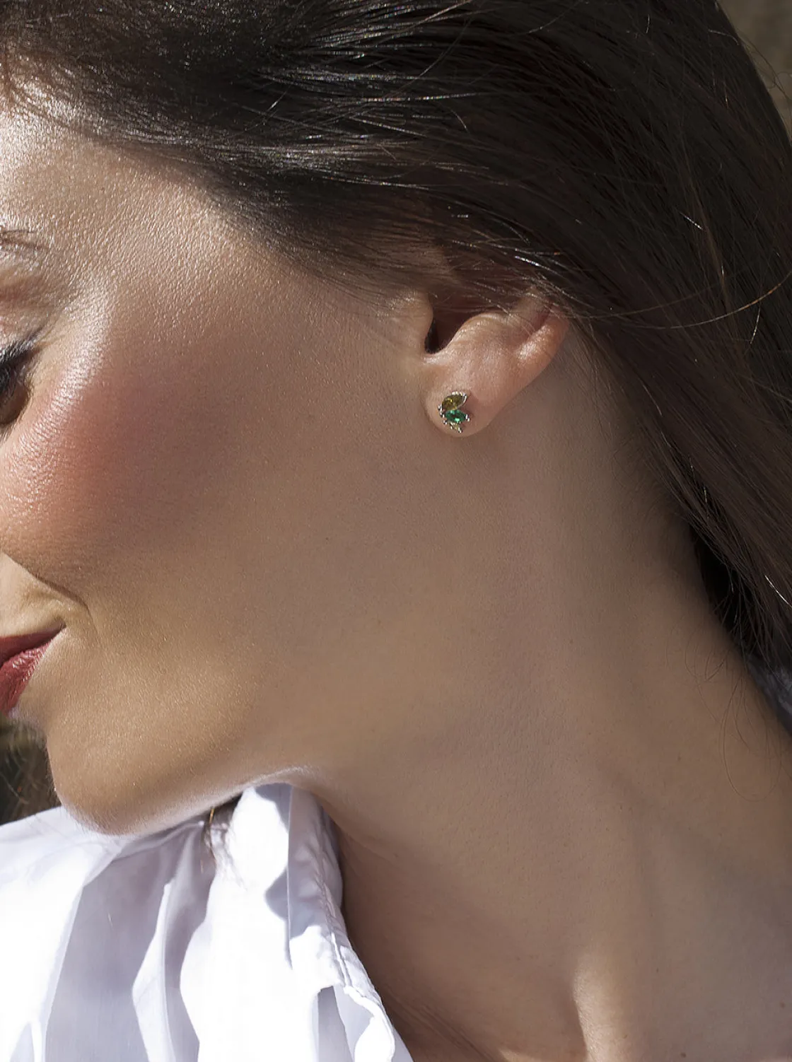 Pendientes Pequeños | LINEARGENT Pendientes pequeños con gemas en tonos verdes