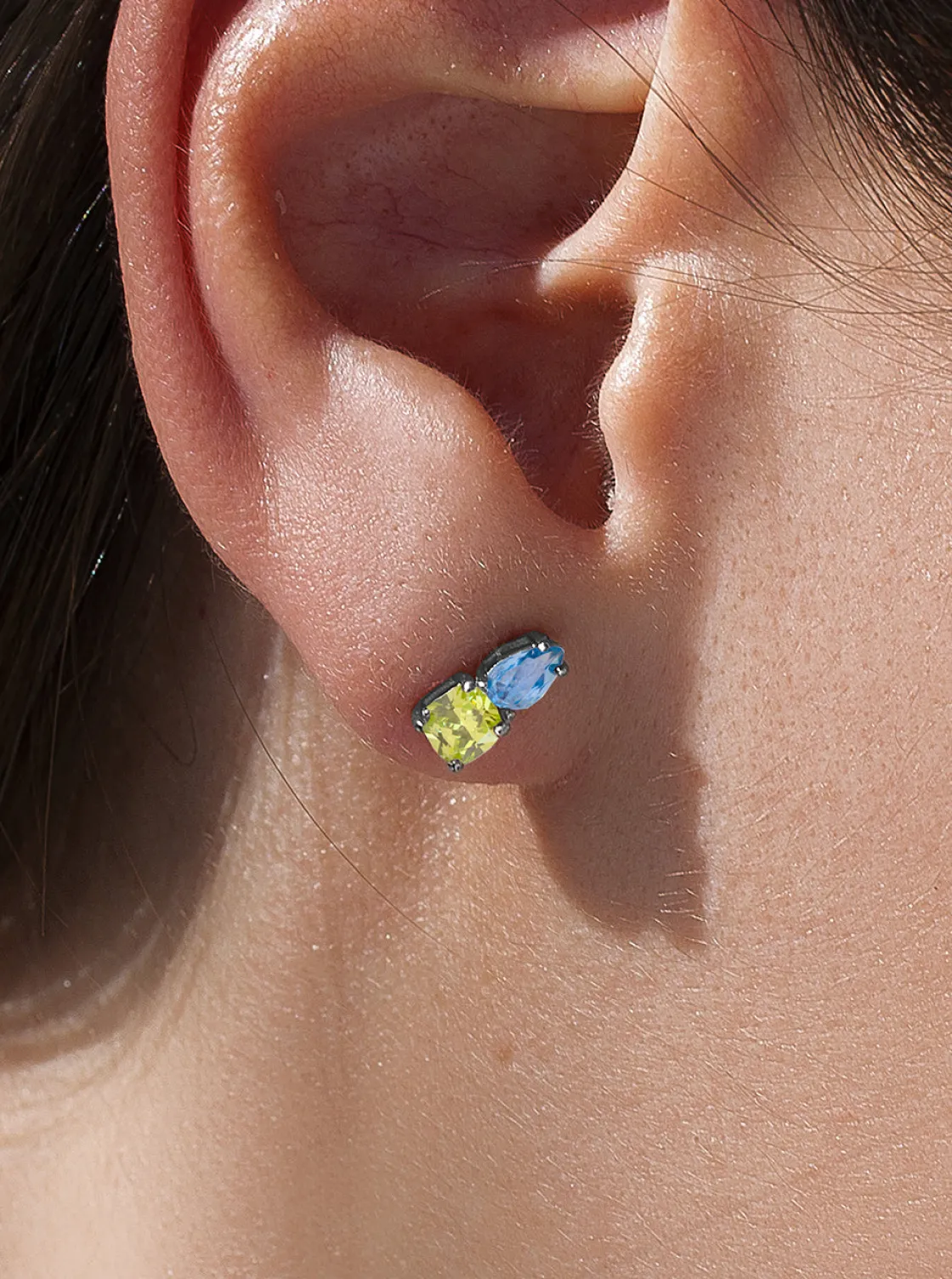 Pendientes De Piedras De Colores | Pendientes Pequeños | LINEARGENT Pendientes pequeños con gemas tono aguamarina y lima