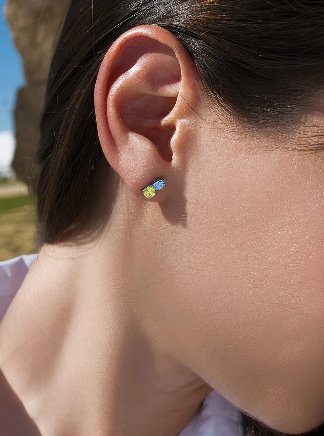 Pendientes De Piedras De Colores | Pendientes Pequeños | LINEARGENT Pendientes pequeños con gemas tono aguamarina y lima