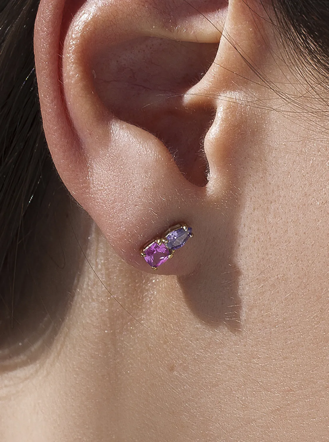Pendientes De Piedras De Colores | Pendientes Pequeños | LINEARGENT Pendientes pequeños con gemas tono fucsia y amatista