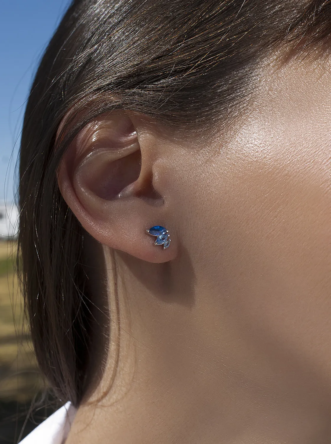 Pendientes Pequeños | LINEARGENT Pendientes pequeños de plata con gemas en tonos azul