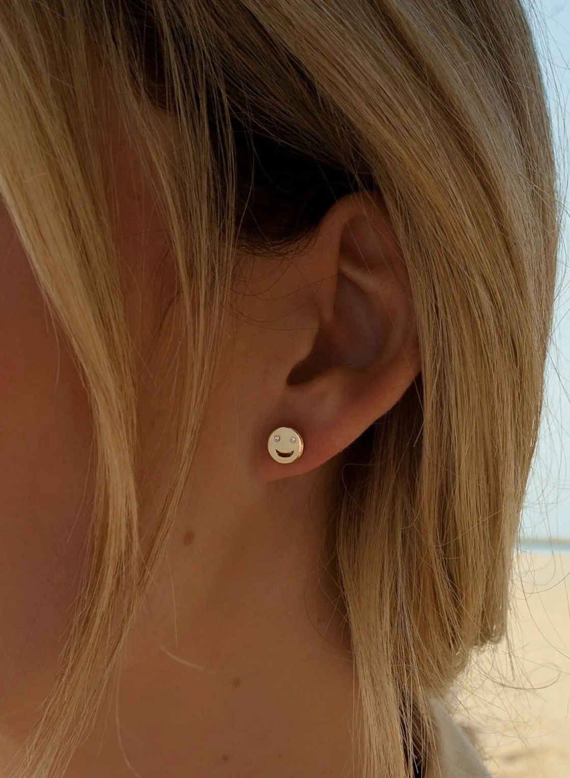 Pendientes Pequeños | LINEARGENT Pendientes pequeños de plata lisa diseño smile