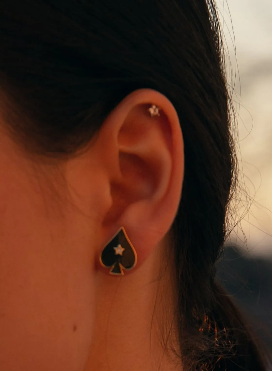 Pendientes Pequeños | LINEARGENT Pendientes pequeños diseño de pica con esmalte y circonita