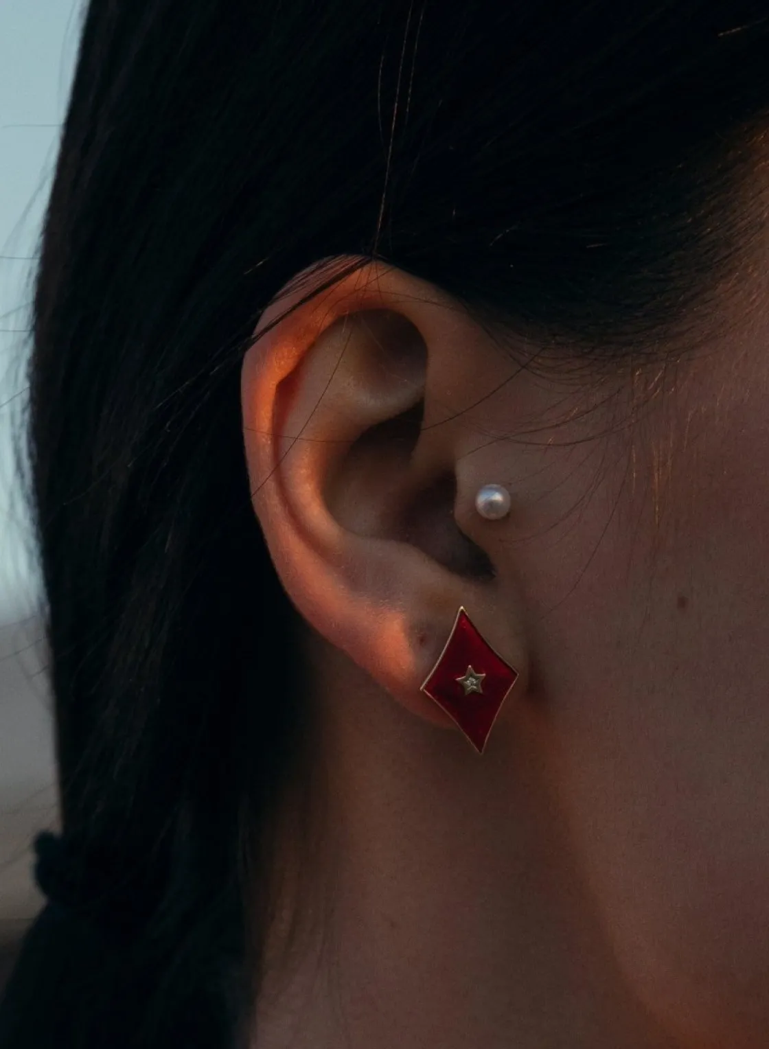 Pendientes Pequeños | LINEARGENT Pendientes pequeños diseño rombo con esmalte rojo